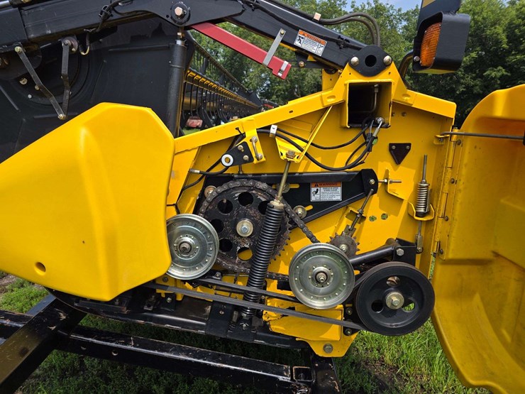 2011-new-holland-35-image-23
