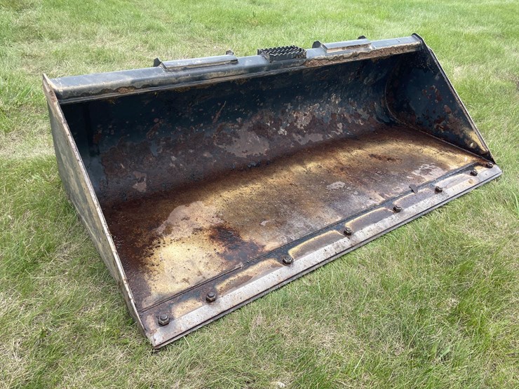 skidloader-77"-quick-tach-bucket-image-1