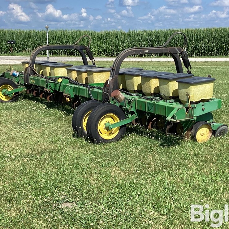 JOHN DEERE 7100