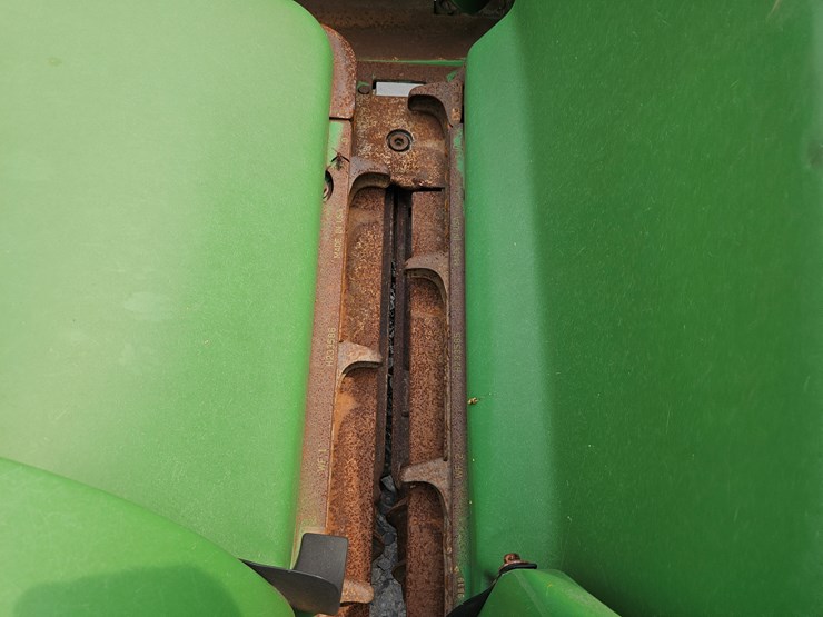2009-john-deere-608c-image-3