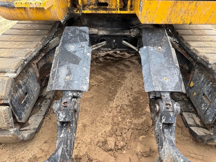 2023-deere-135g-image-19