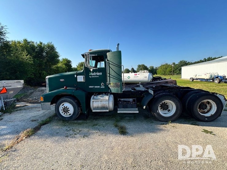 1993-peterbilt-377-image-11