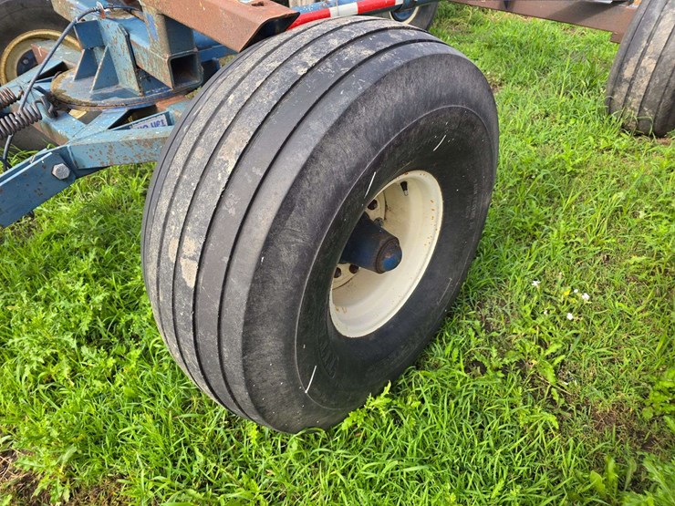 anhydrous-running-gear,-duo-lift-brand,-16.5-16.1-floatation-tires,-brakes,-extendable-hitch-image-7