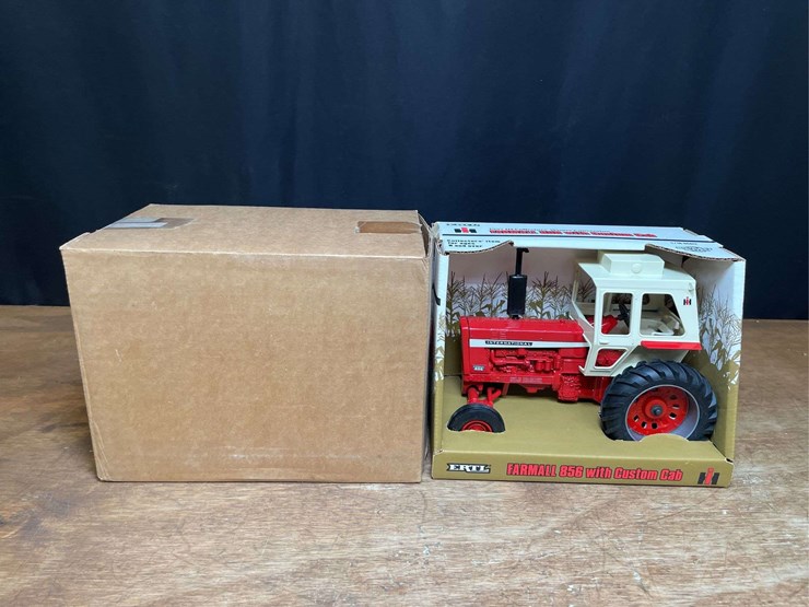 1/16-ih-856-1997-ih-collectors-nib-ertl-image-1