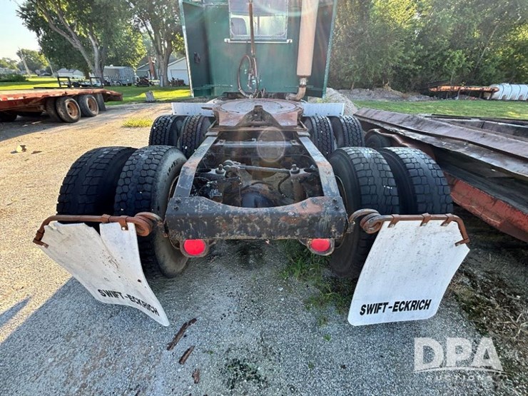 1993-peterbilt-377-image-7