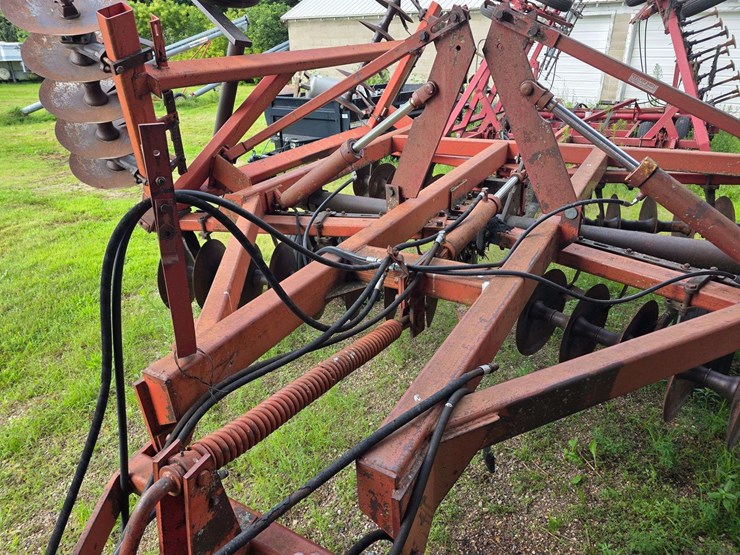 ih-490-disk,-20’,-hydraulic-fold-wings,-9.5-14-tires,-disk-scrapers,-sn:-033395-image-4