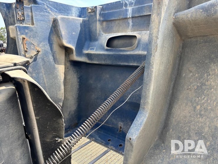 2005-peterbilt-385-image-31