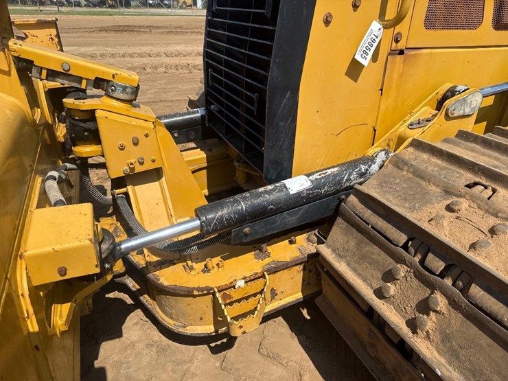 2016-caterpillar-d5k2-lgp-image-11