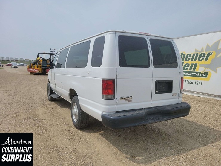 2014-ford-cargo-image-2