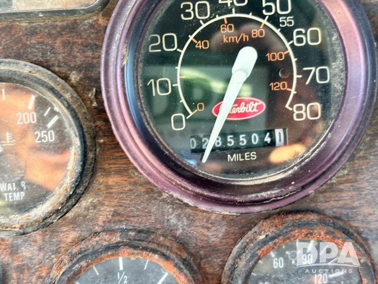 1993-peterbilt-377-image-83