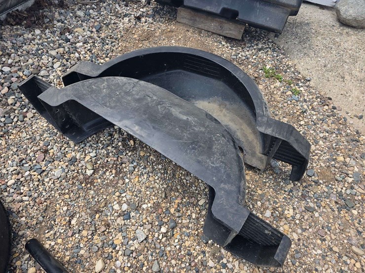 pair-of-plastic-trailer-fenders-image-2