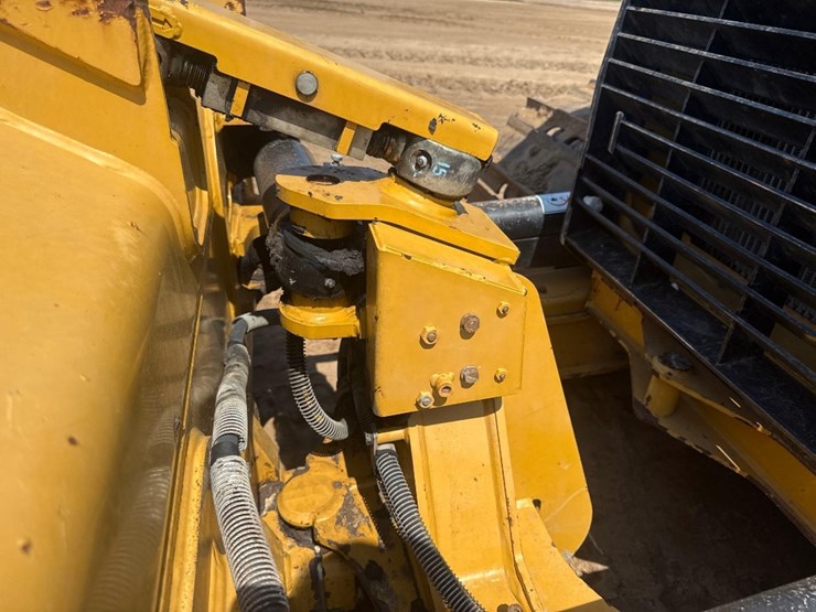 2016-caterpillar-d5k2-lgp-image-10