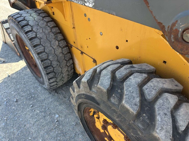 john-deere-314c-wheeled-skid-steer-image-10