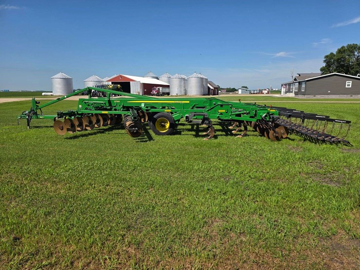 2016-john-deere-18-image-18