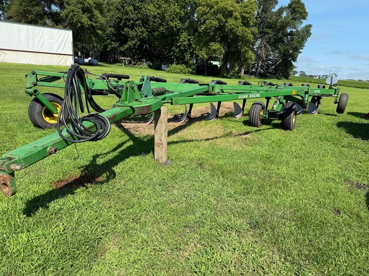 john-deere-3710-image-1