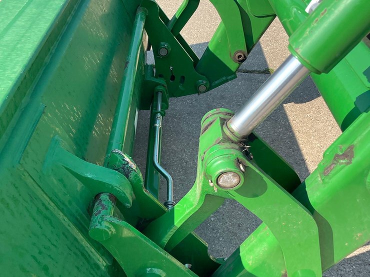 2015-john-deere-6115d-image-24