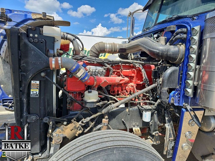 2009-peterbilt-388-image-23