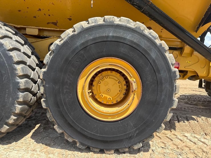 caterpillar-740b-image-12