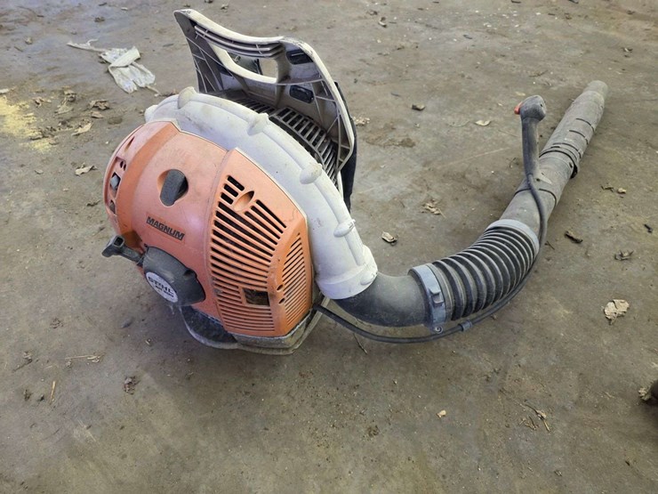 stihl-br600-backpack-blower,-working-order-image-1