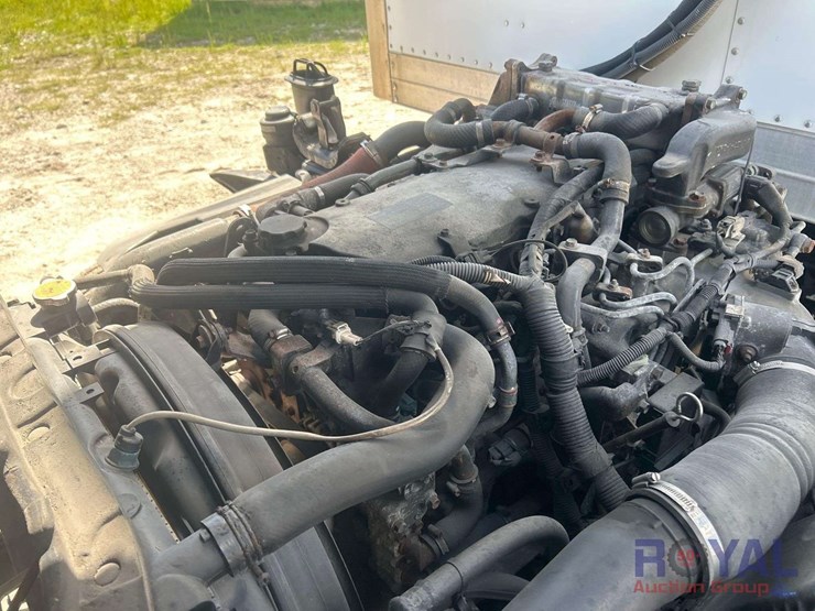 2013-isuzu-npr-image-16