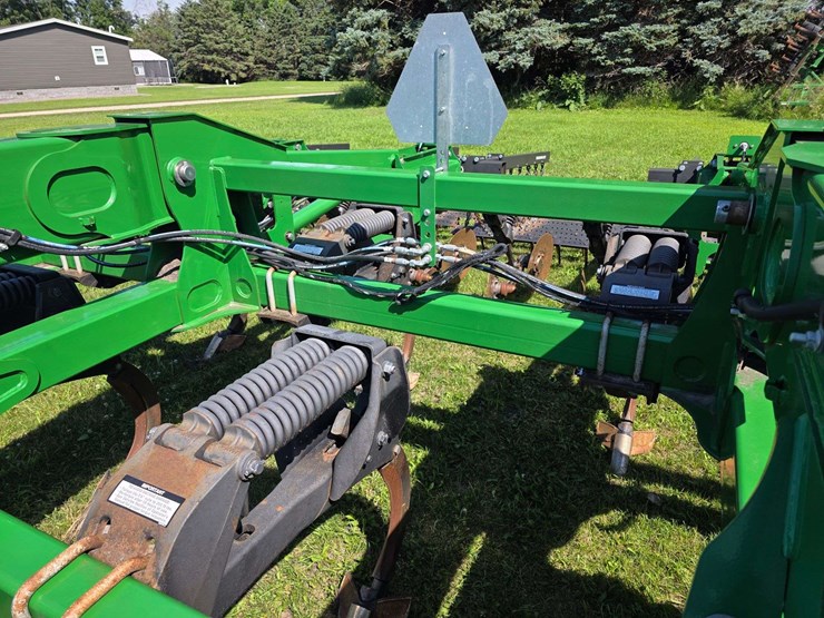 2016-john-deere-18-image-38