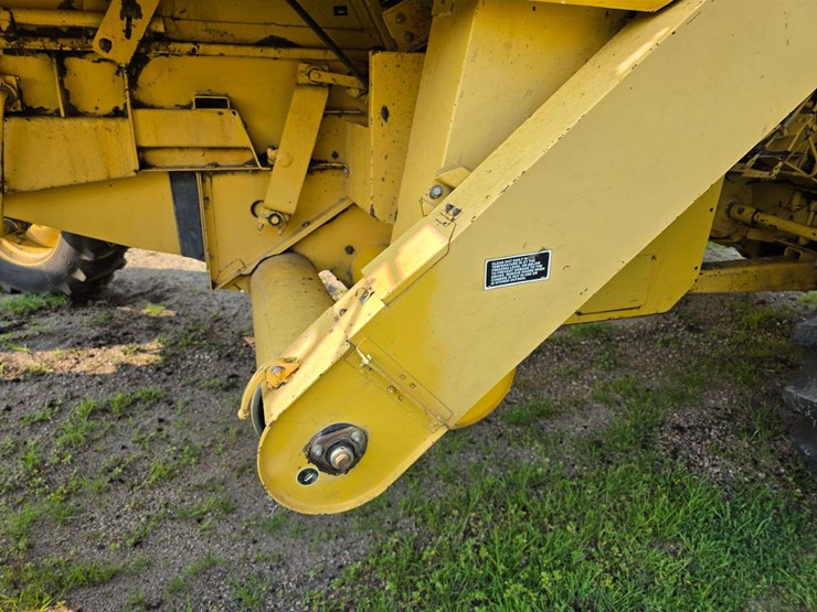 new-holland-tr87-image-27
