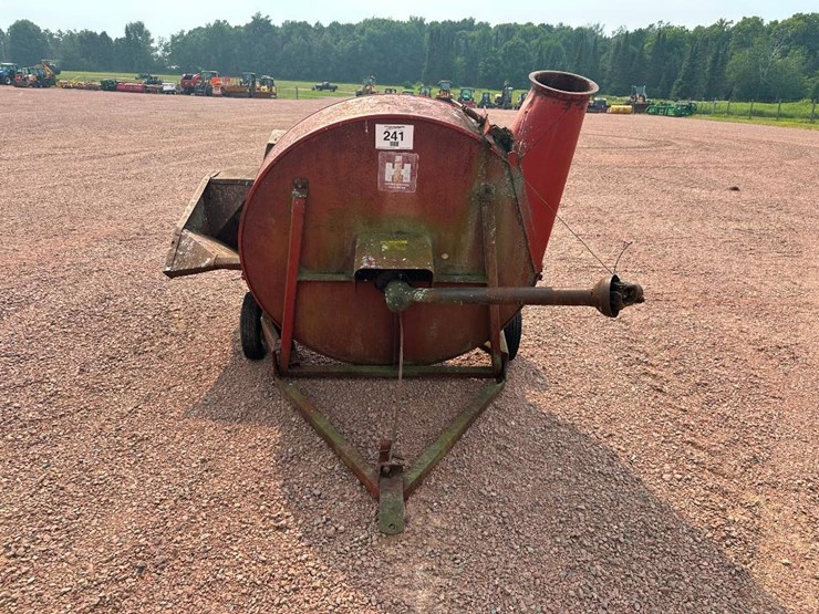new-holland-770w-image-2