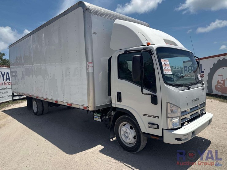 2019-isuzu-npr-image-2