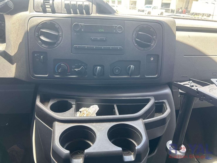 2013-ford-cargo-image-9