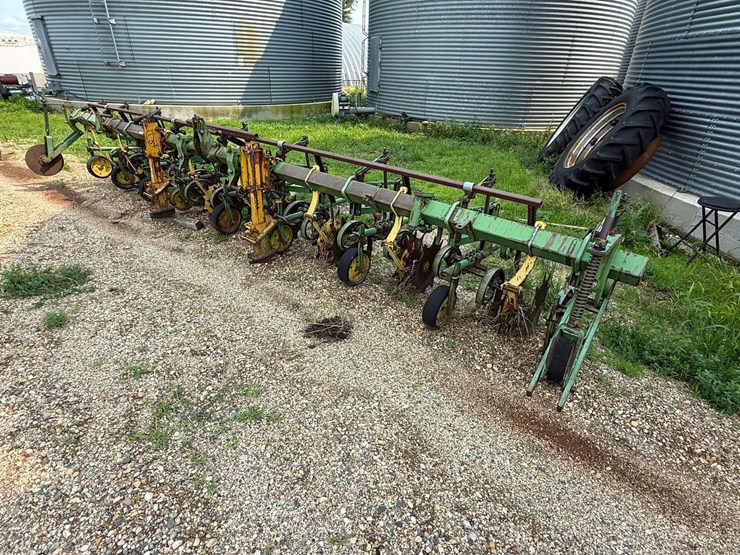 john-deere-8-image-1