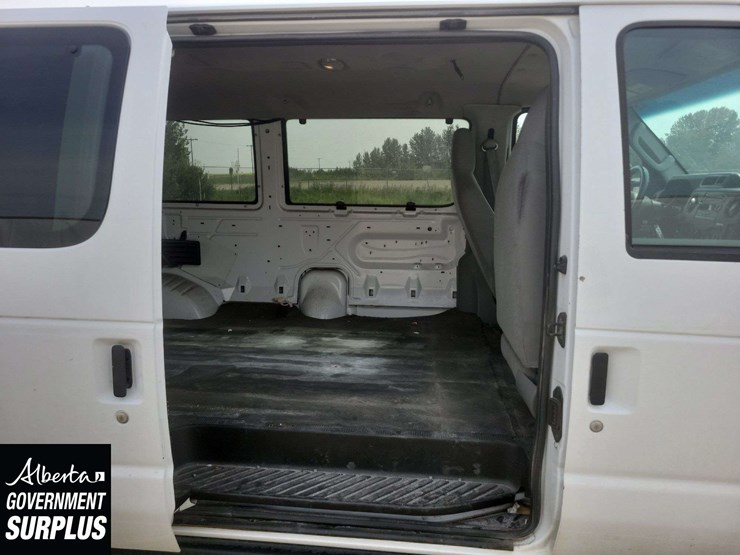 2013-ford-cargo-image-23