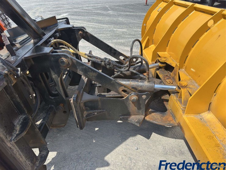 2014-doosan-dl250-image-17