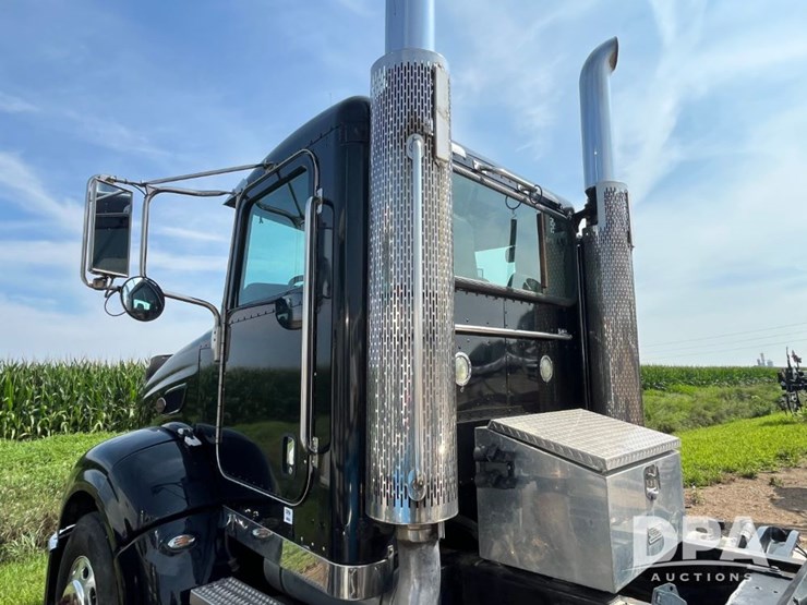 2008-peterbilt-384-image-49