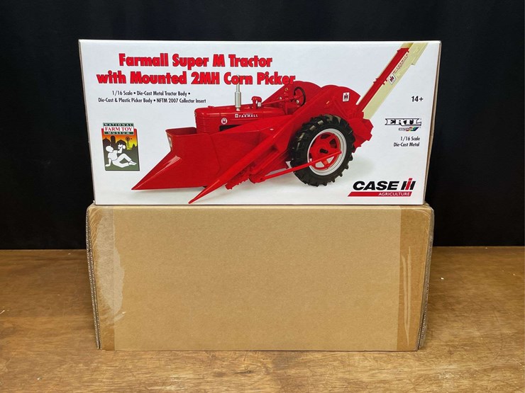 1/16-farmall-super-m-w/picker-2007-nftm-nib-ertl-image-8