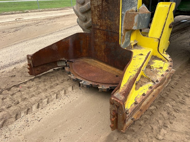 2019-deere-843l-image-9