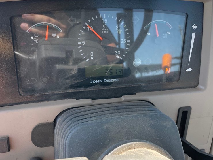 2015-john-deere-6115d-image-45