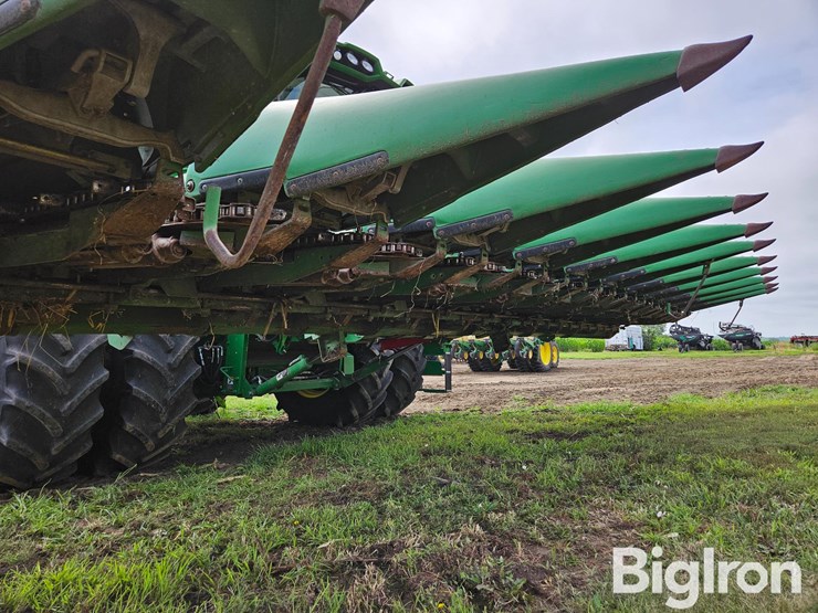 2010-john-deere-612cx-corn-head-image-15