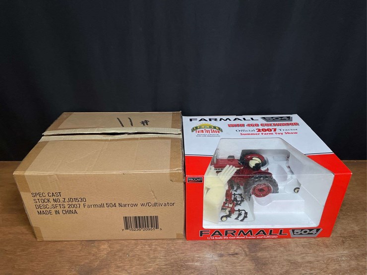 1/16-farmall-504-w/cultivator-2007-sfts-nib-sc-image-4