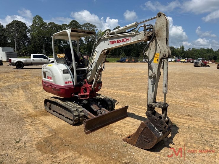 2019-takeuchi-tb230-image-3