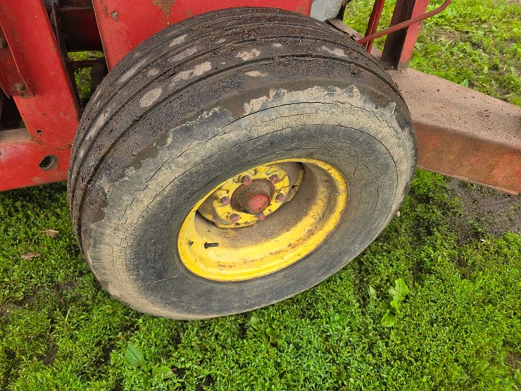 new-holland-355-image-28