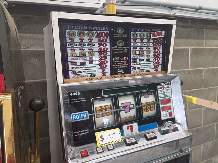 five-times-pay-slot-machine,-has-keys,-have-no-had-working-for-a-number-of-years-image-3