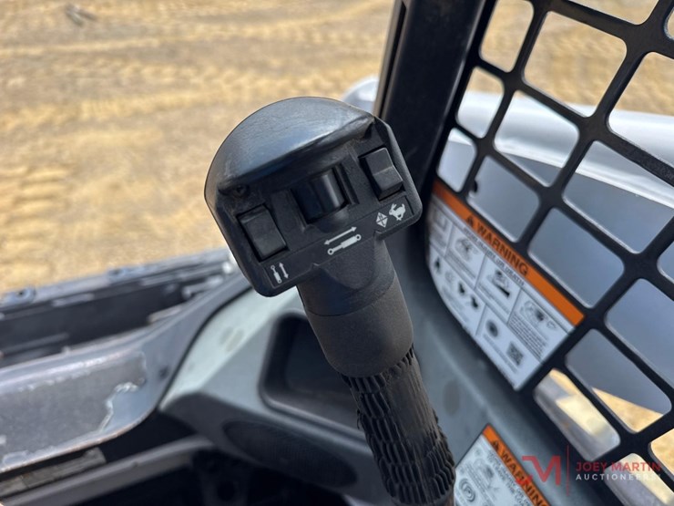 2022-bobcat-t770-image-17
