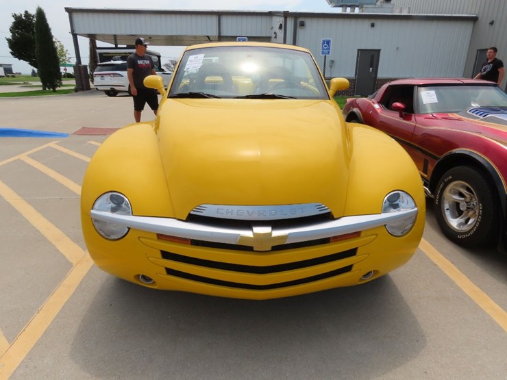 2004-chevrolet-ssr-pickup-image-26