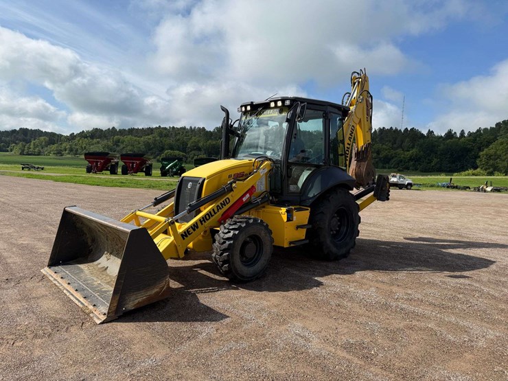 new-holland-b95d-backhoe,-fwa,-88”-front-bucket,-378-hours,-extended-hoe,-17”-back-bucket,-out-rigge-image-2