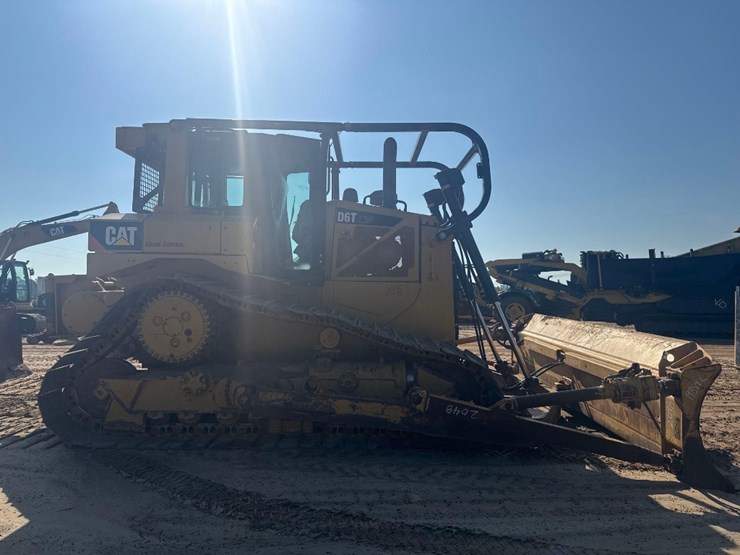 caterpillar-d6t-lgp-image-5