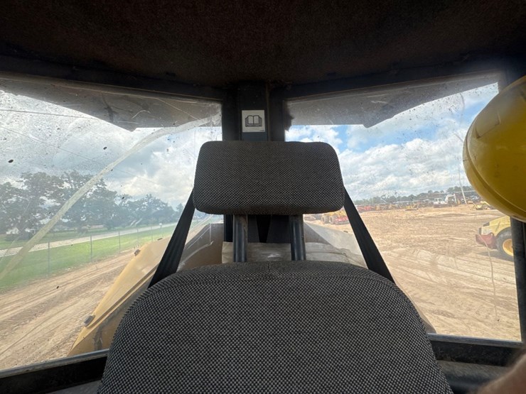 2016-caterpillar-553c-image-27