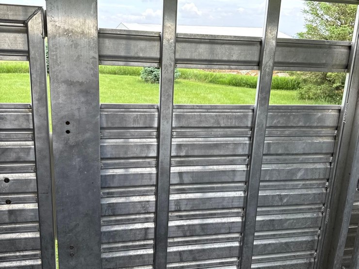 2012-featherlite-7ft-x-24ft-aluminum-gooseneck-livestock-trailer-image-33
