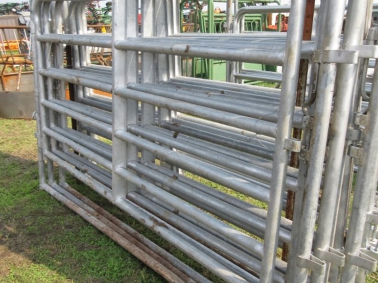 (3)-8'-high-pole-swinging-gates-image-4