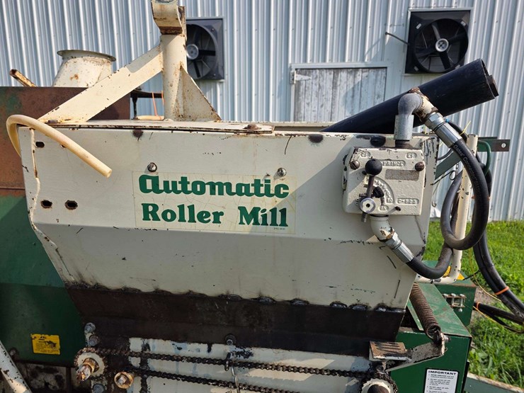 automatic-silage-blower,-set-up-for-high-moisture-corn,-set-up-with-automatic-roller-mill-image-26