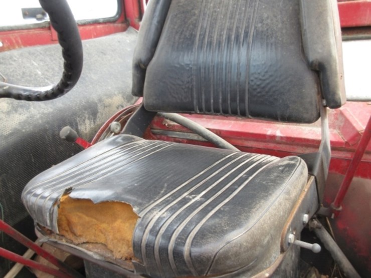 ih-1566-tractor-image-16